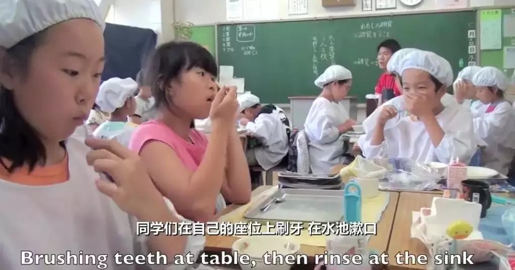 日本小学10元钱的午餐,日本学生午餐10元一个