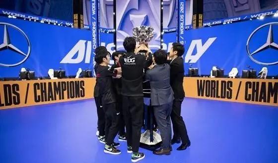 EDG夺冠刷屏，翻译小姐姐火了，一起来学习下现场交传和相关术语