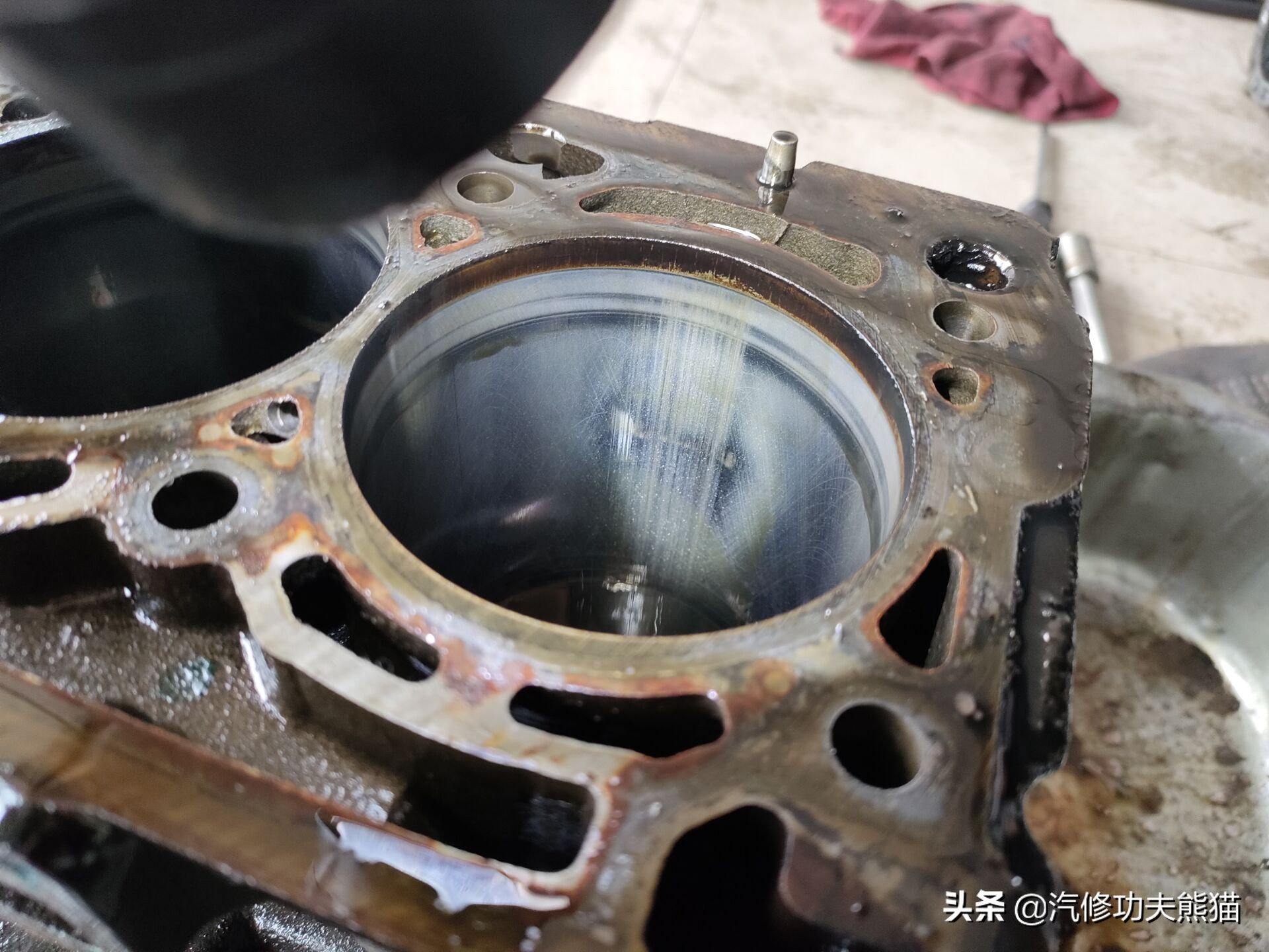 斯柯达昊锐烧机油维修视频,大众斯柯达昊锐1.8t烧机油