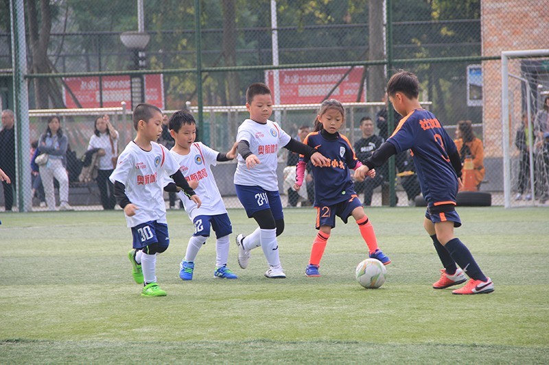 性别大战决赛完整版,南充奥航杯足球比赛