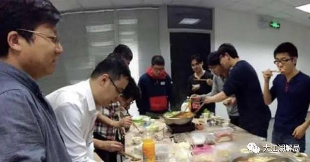 俩男人一起创业,两个男人发家致富