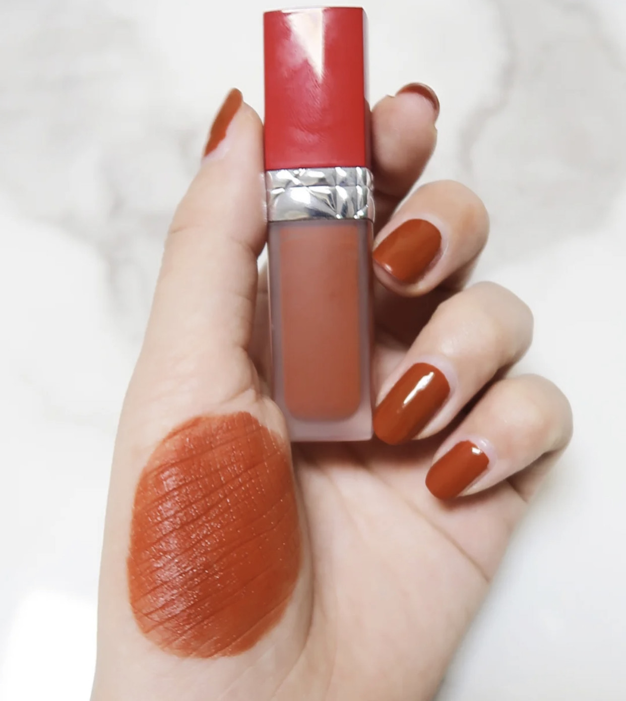 入冬的第一支口红，每个大牌都有“专属色”，很难不让人心动