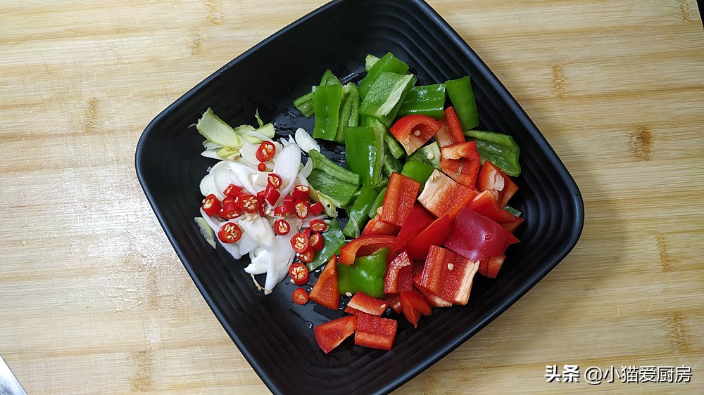 春天里最爱的一道菜竹笋炒肉,竹笋炒肉也是一道非常美味的美食