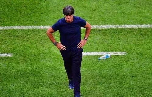 拜仁8000万后卫生涯迎来重大转折,被拜仁血洗过的队