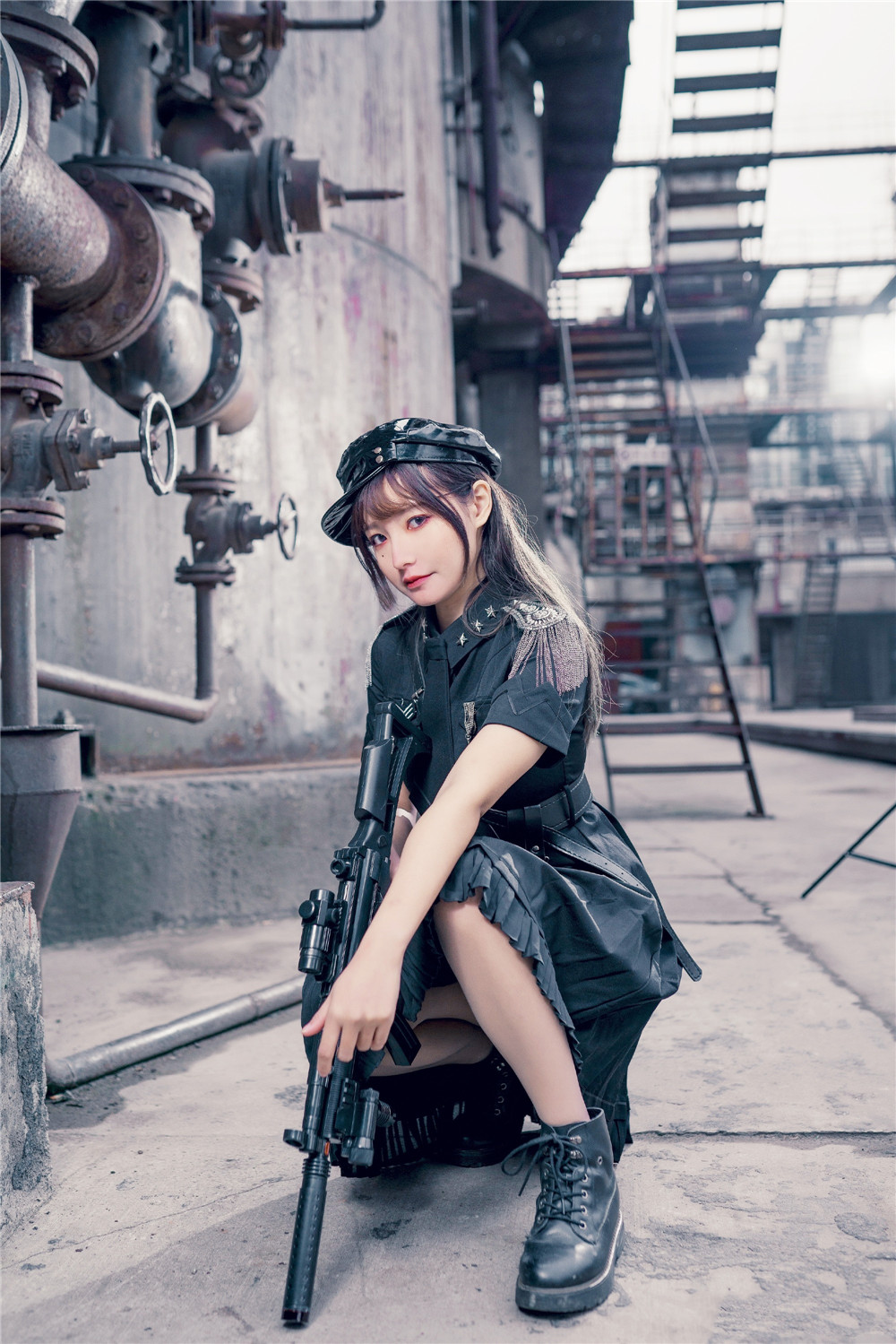 有种洛丽塔叫“军lo”，版型看似简单干练，lo娘却直呼驾驭不了