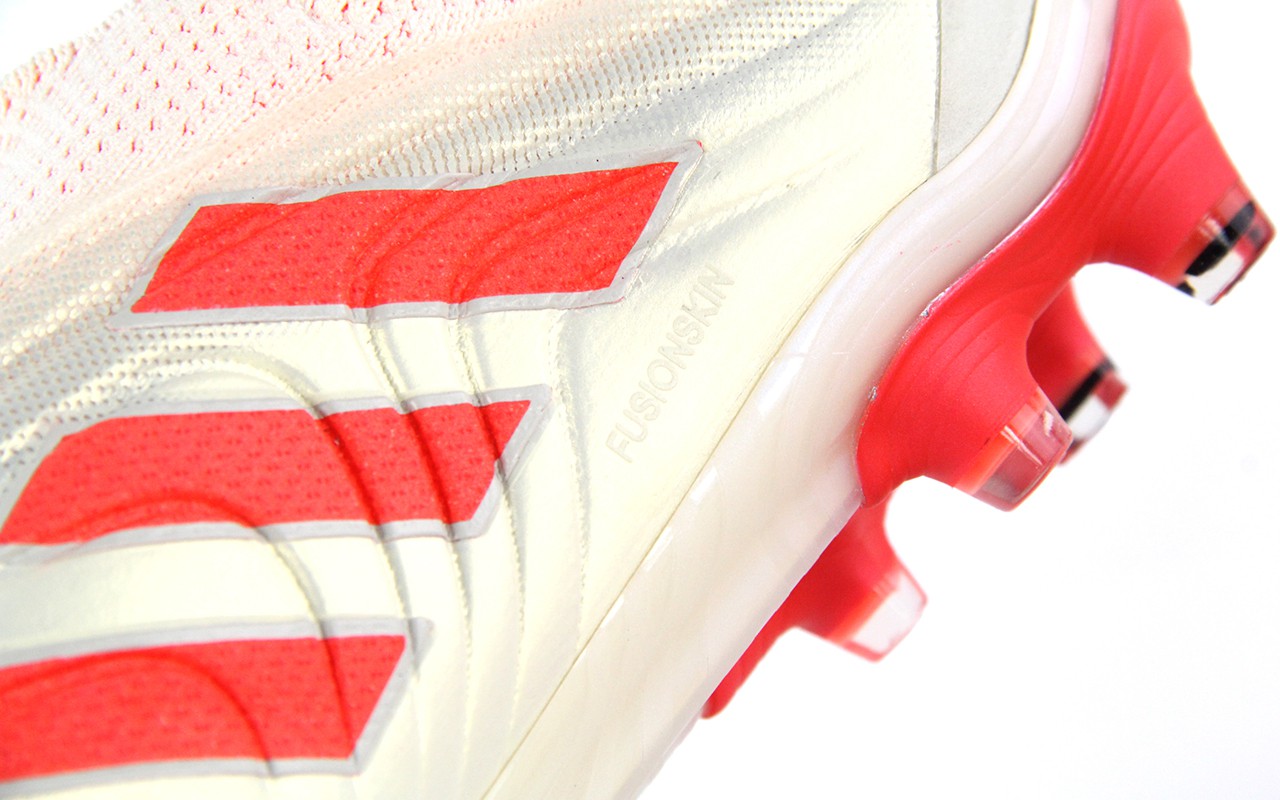 袋鼠皮也能玩无鞋带！阿迪达斯COPA19+FG静态赏析