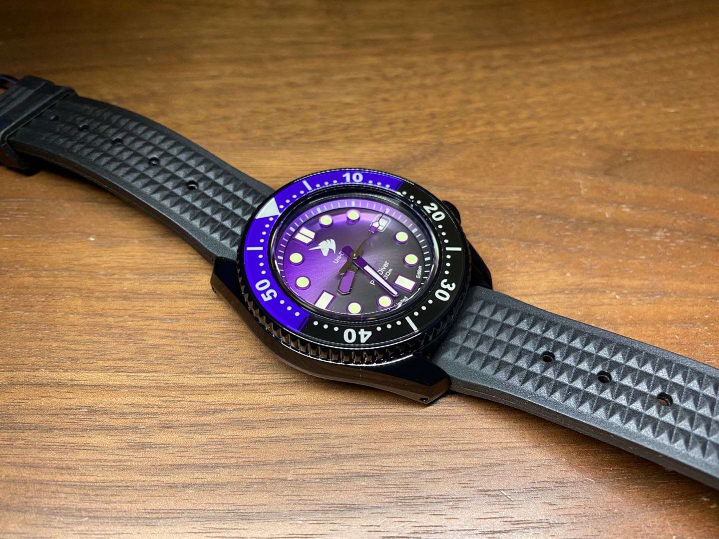 毒液六代评测,黑水鬼开箱真假对比