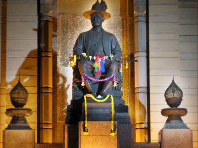 泰国国王真的都有中国名字吗,泰国国王姓郑还有中国名字吗