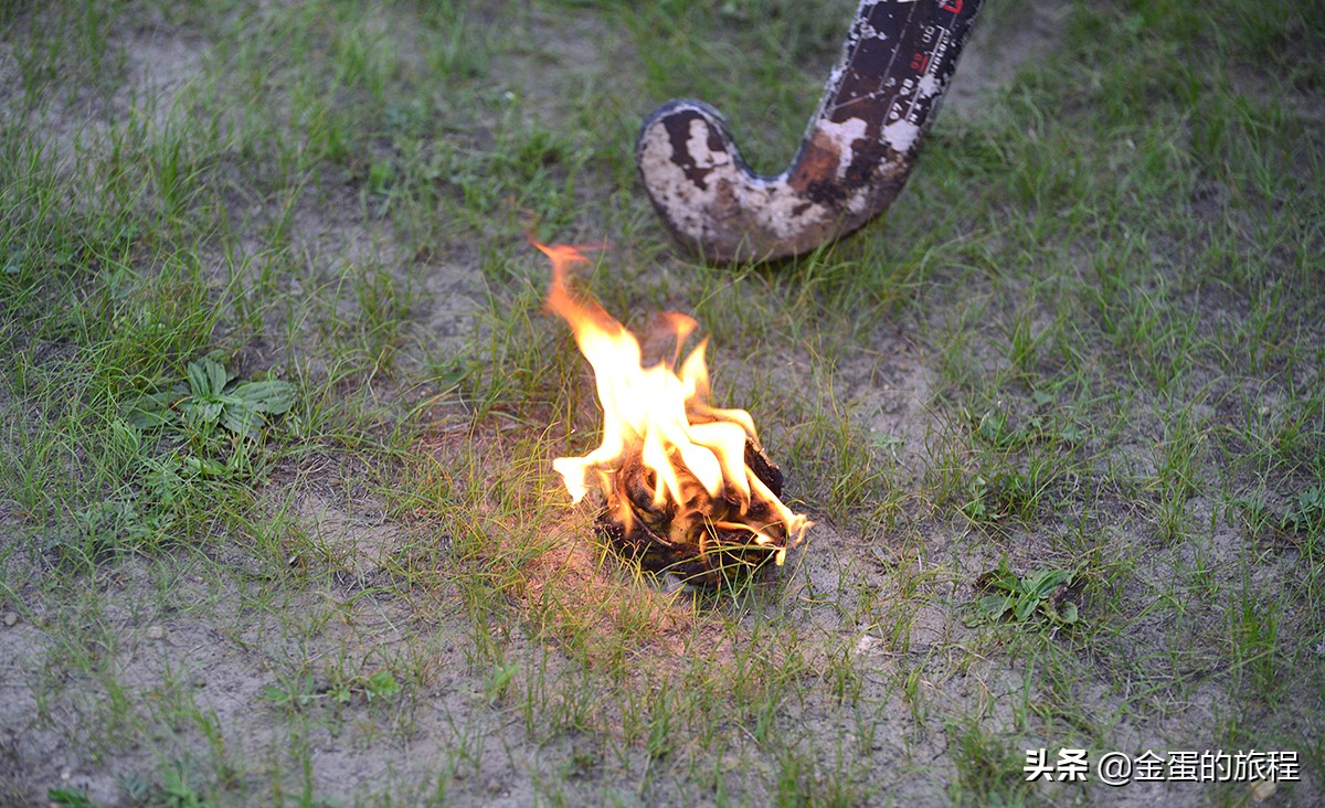 中国男足1-0乌干达,达斡尔族曲棍球与现代曲棍球