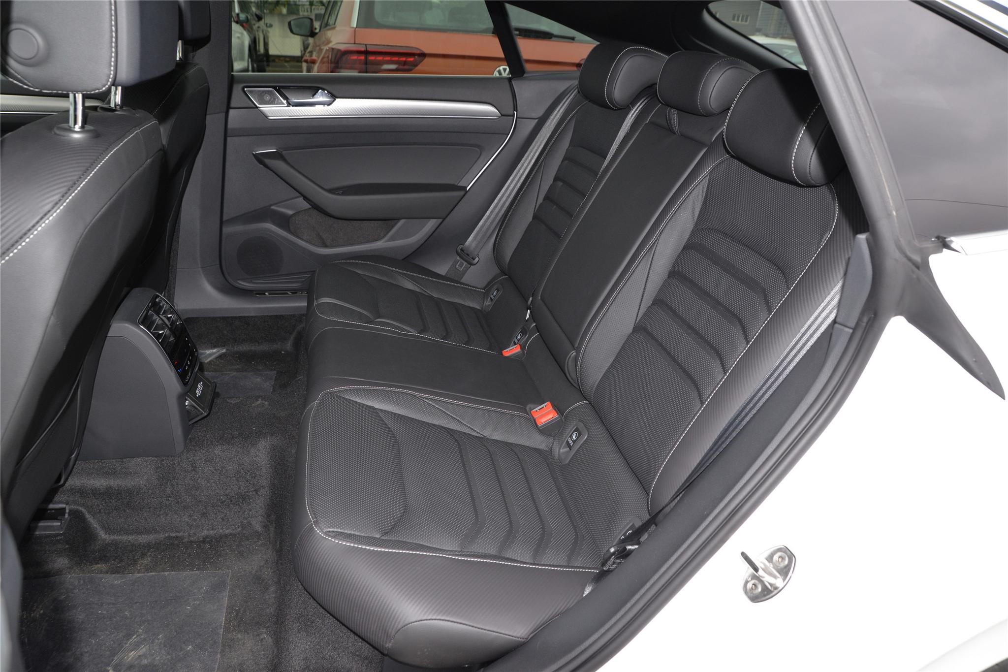 大众cc炫酷内饰图片,大众cc外观详细介绍