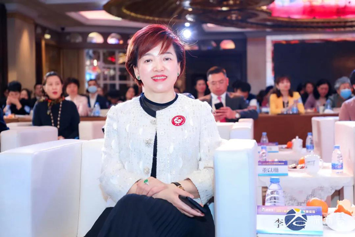 艾美集团向美而生让女性力量因爱绽放