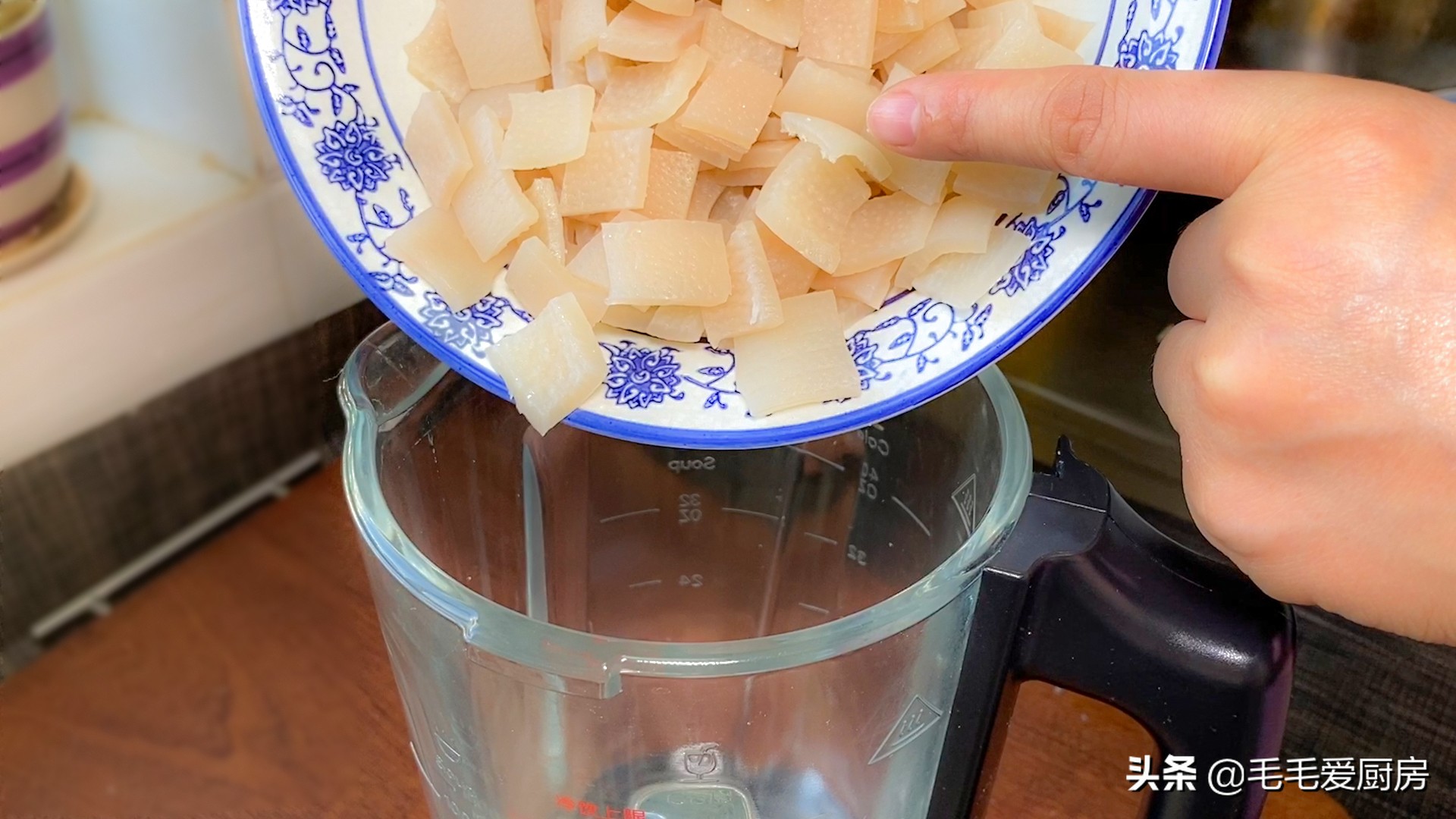 猪皮冻不去掉肥肉直接做可以吗,猪皮冻不放凝胶能做吗