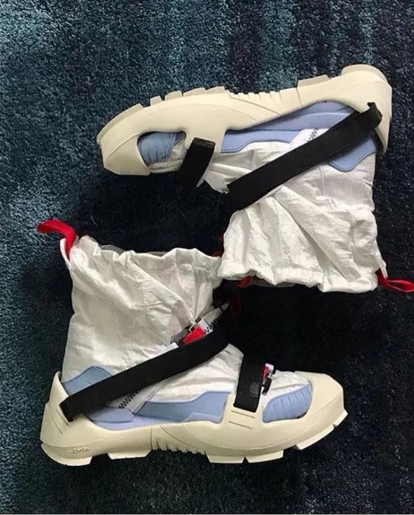 有许多配件的球鞋,如何让你的球鞋看起来更高级