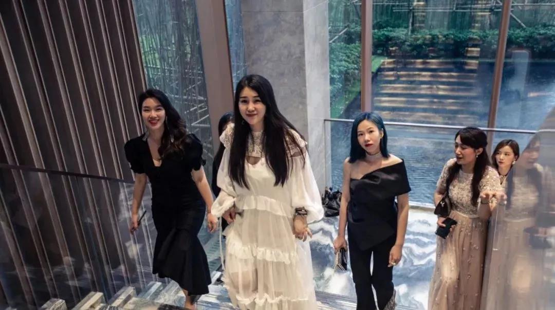 QUNEEN梦游仙境女王派对，天著之上有美的竞相发生