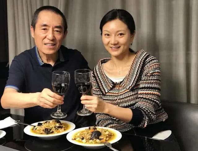 20岁放弃大学学业爱上张艺谋,为他生儿育女,陈婷逆袭的人生