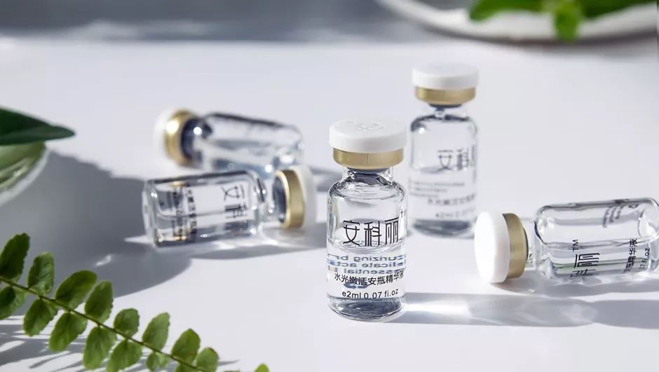 家用美容仪能用自己的精华么,用完美容仪能用精华吗