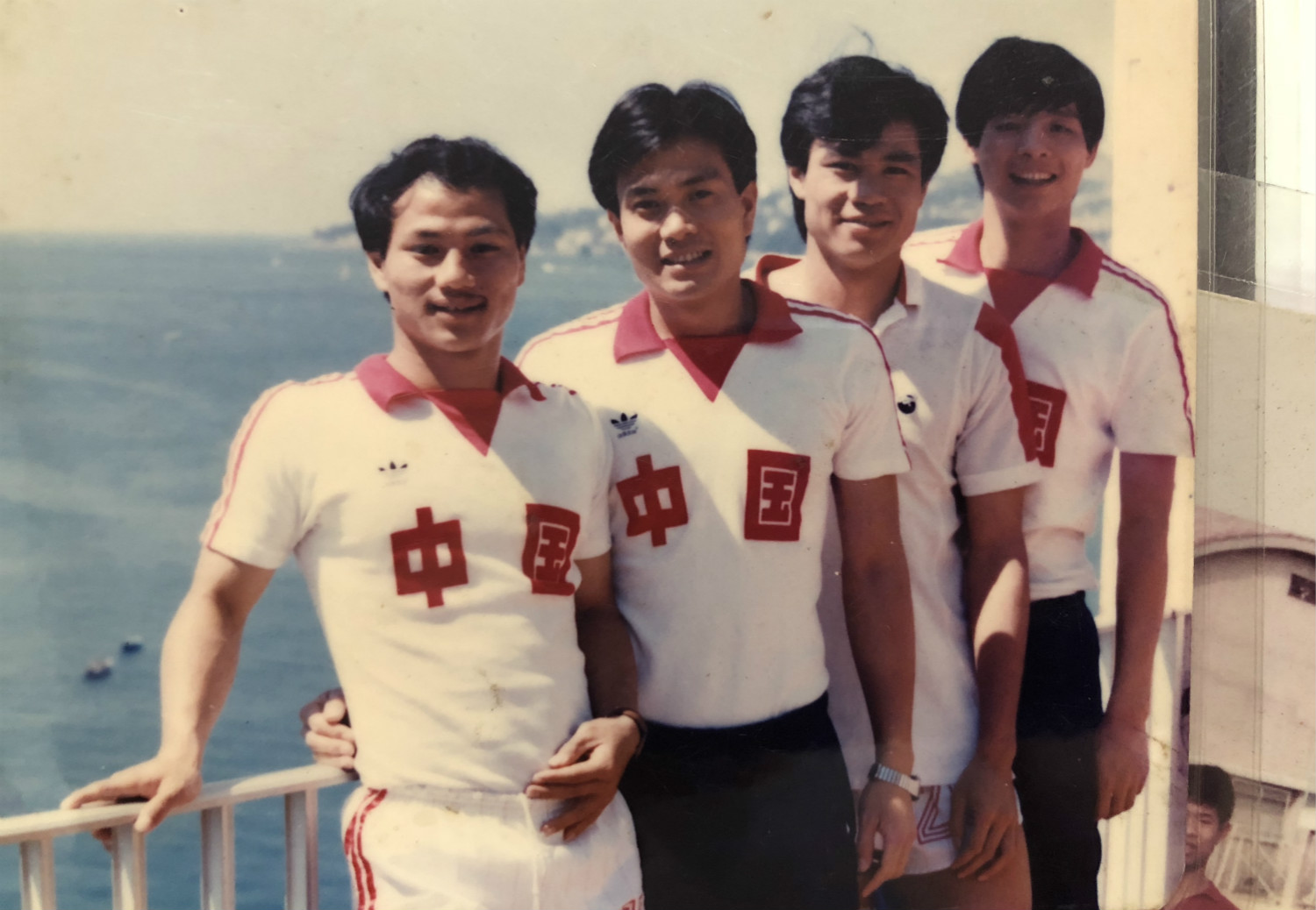 请记住这个以足球之名实际是在*辱侮**梅州足球之乡的老师：李应聪