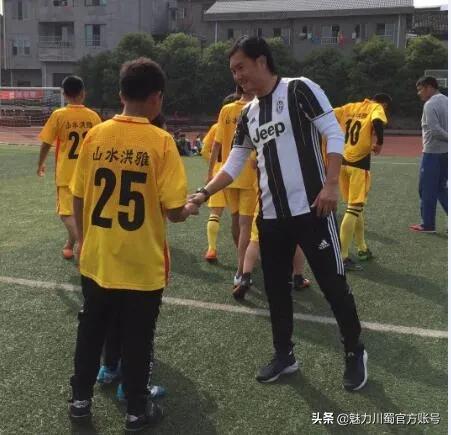 洪雅教体局“五育并举”报道之四：“玩转”校园足球共享运动乐趣