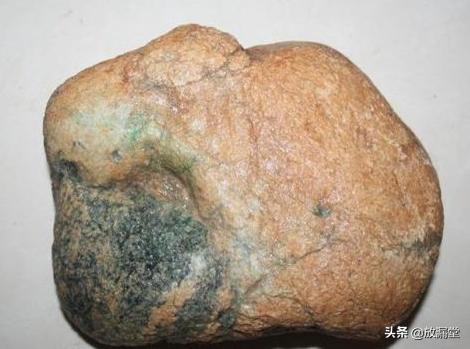 翡翠原石赌石有几种玩法,什么样的翡翠原石才叫真正的赌石