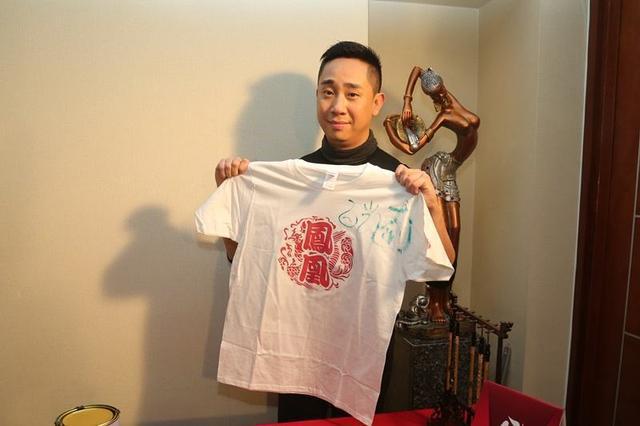 他曾是冯巩的黄金搭档,贾玲白凯南冯巩