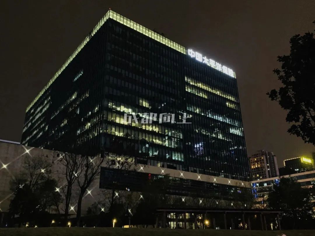 如何让成都变东京？网友：大LOGO收敛点