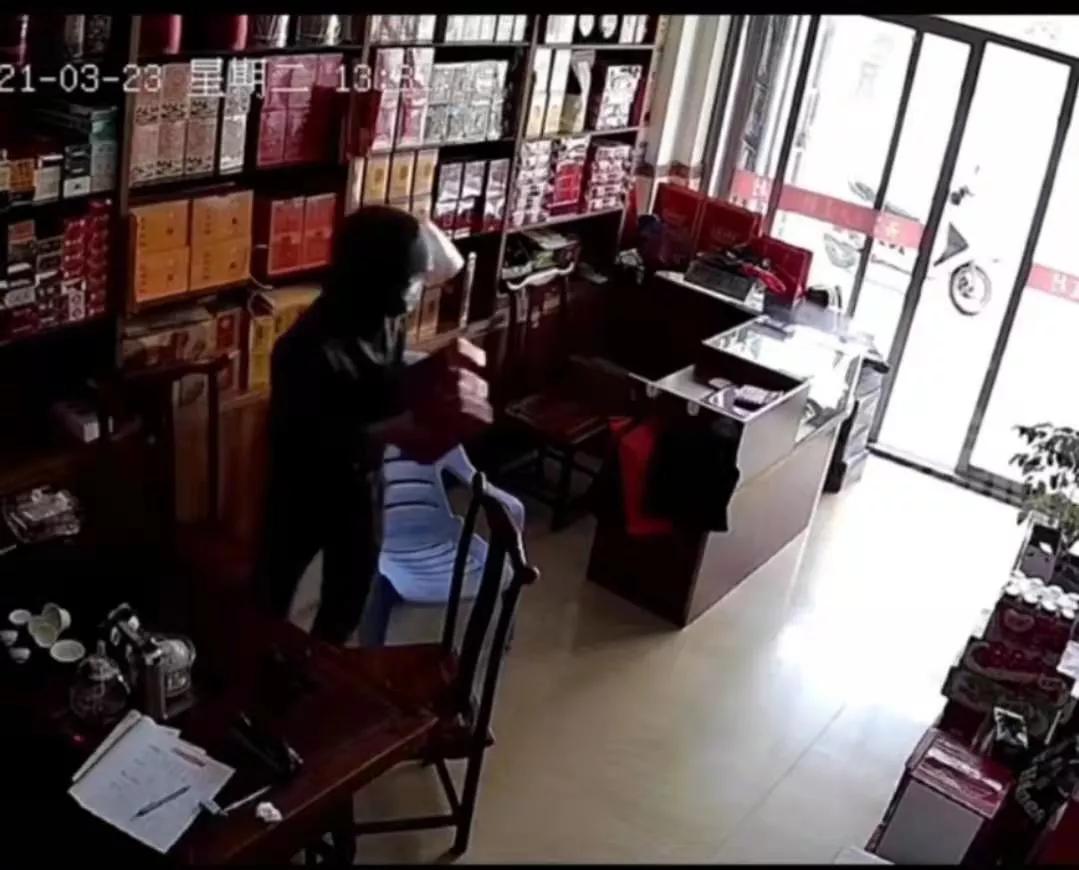 靠搞定男人,干翻腾讯阿里!中国最赚钱的公司,一天狂赚3.2亿