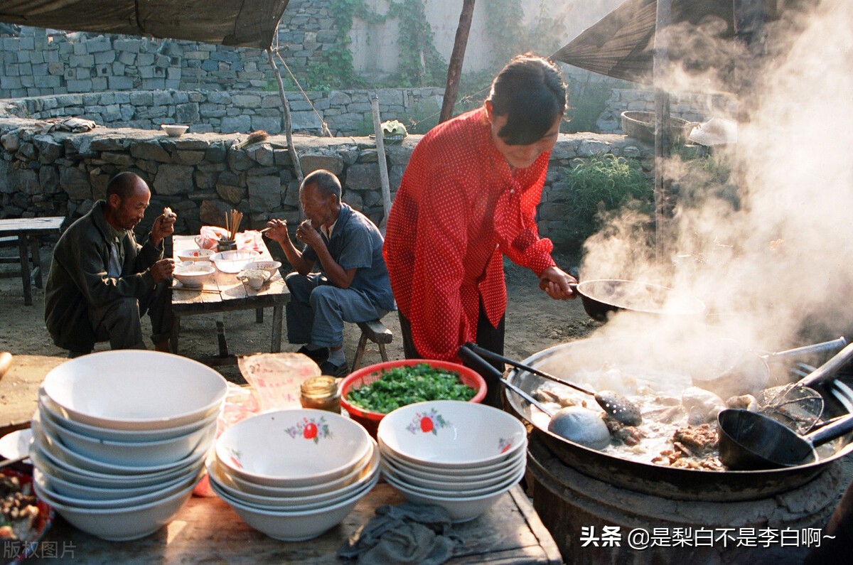 胶东大集：裹着糖的油果，十里飘香的猪头肉，最般配的羊汤和油条