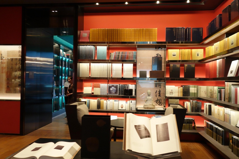 雅昌艺术中心藏品展厅,雅昌书墙