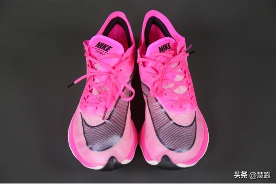 跑马拉松推荐耐克什么系列,跑全马的耐克碳板跑鞋推荐
