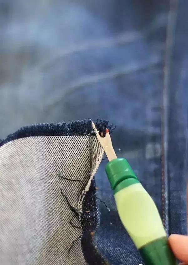 牛仔裤怎么改造成破洞流苏,旧牛仔裤腿简单变裙子