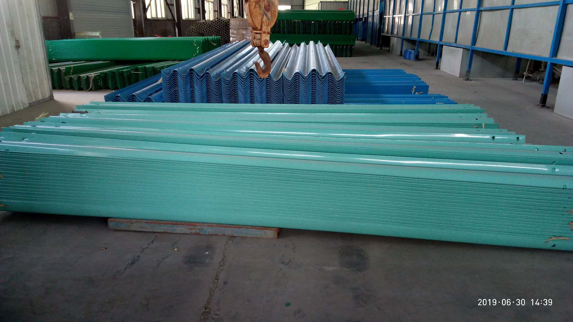 公路护栏板,“原来这么便宜”