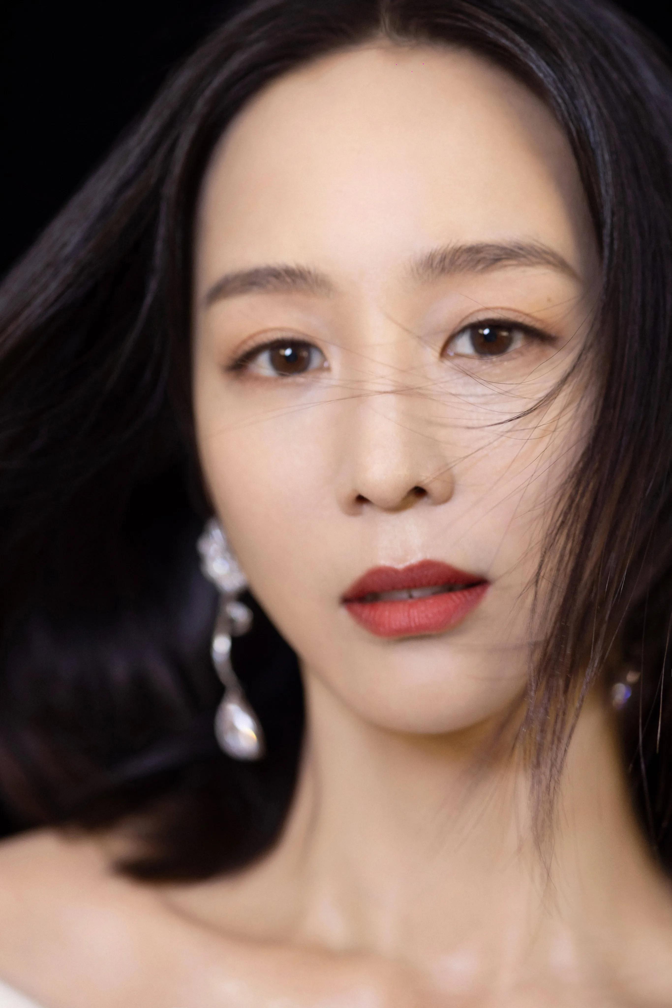 赵又廷的风流情史，靠魅力征服3个女人，娶国民女神获幸福