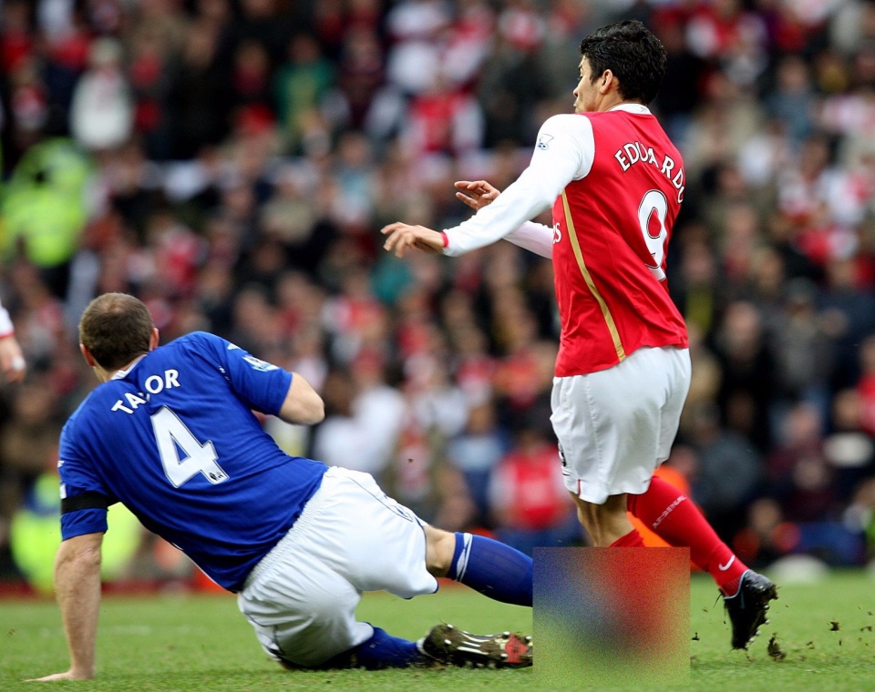 盘点那些看着都痛的合集,看着都疼足坛中的暴力犯规