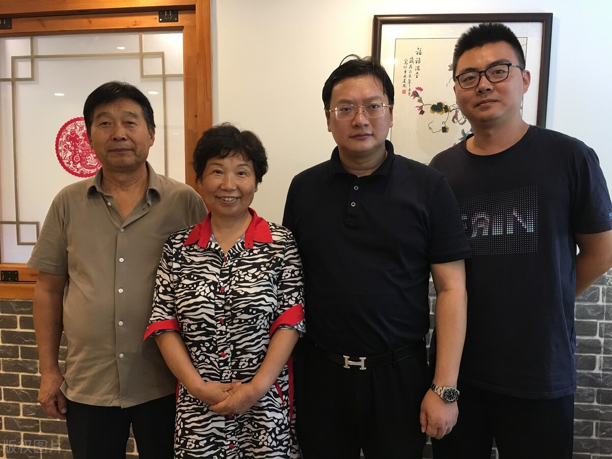 姚威为什么毫不犹豫离开养母一家,姚威现在跟亲生父母在一起生活吗