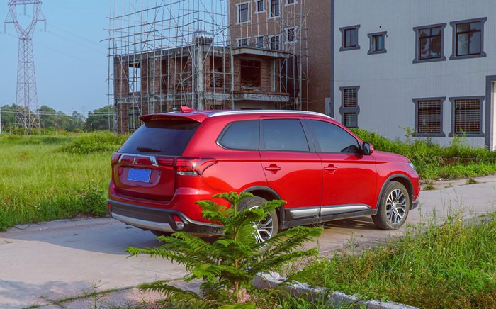 欧蓝德选2.0还是2.4油耗差别大吗,欧蓝德荣耀版配置油耗