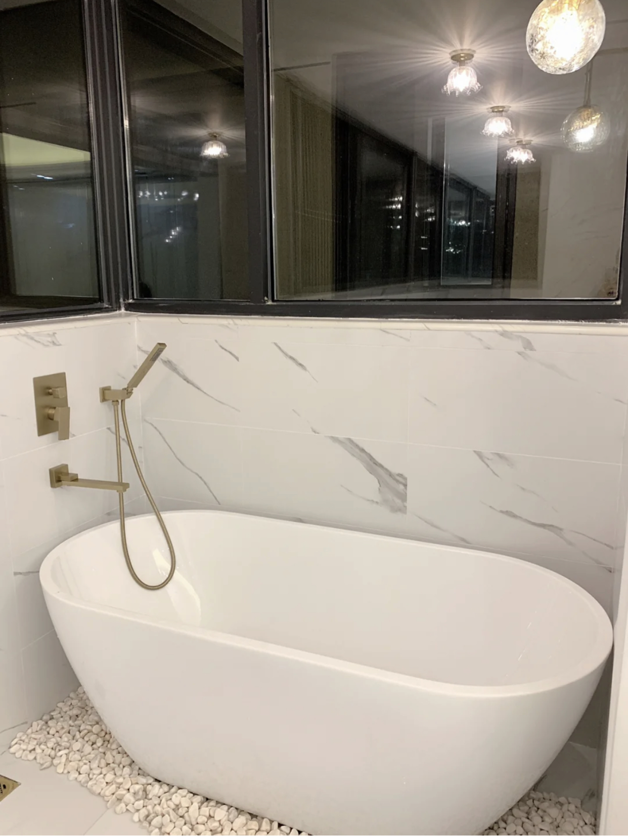 卫生间太小放不了卫浴柜,卫生间太小放不下浴缸