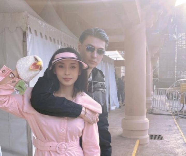 被错认成李小璐绯闻男友,说唱歌手TY携妻在线辟谣,网友被逗笑了