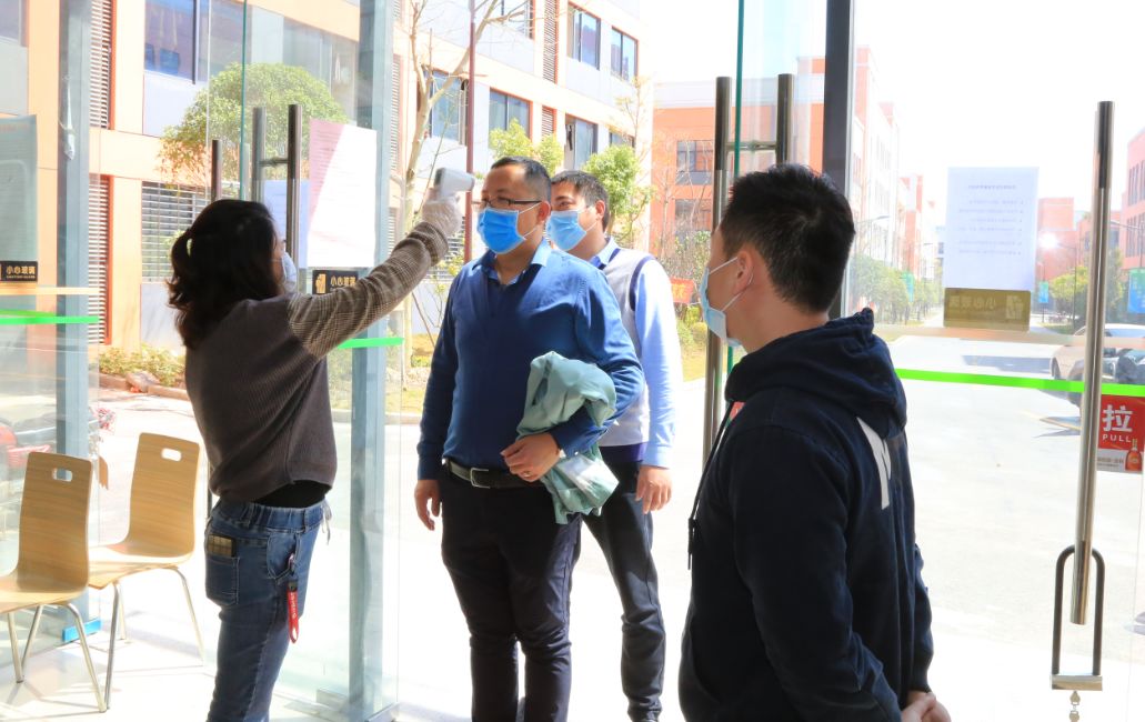 冬夜漫长而艰辛,冬夜漫长而寒冷