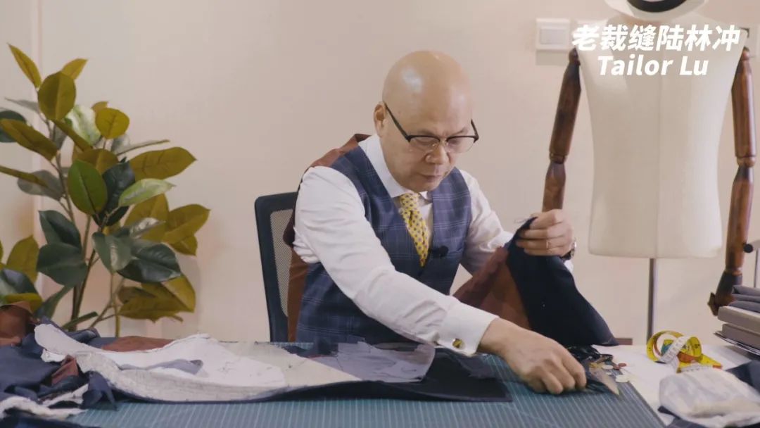 60岁再就业：老派裁缝摇身成“网红”；投资打水漂干回老本行