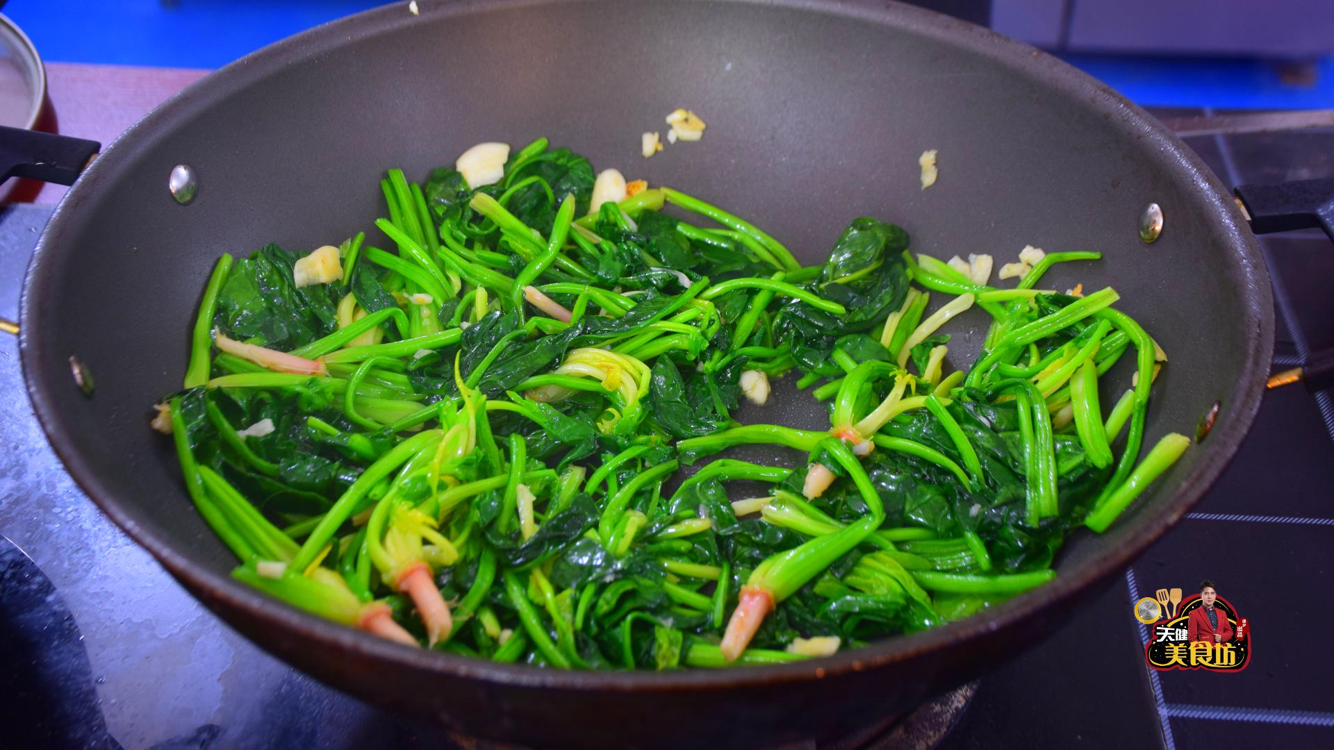 为什么青菜炒出来很老,为什么炒的青菜发黑