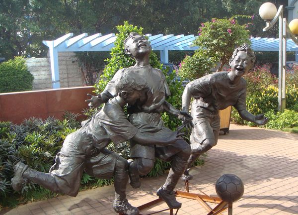 踢足球的好处一年级,踢足球的好处有哪些写4点