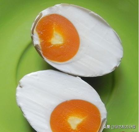 家庭腌咸鸭蛋最简单的做法,在家腌咸鸭蛋家常做法