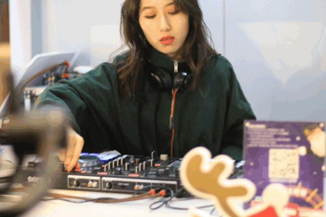 刷屏！上海超嗲@cosme圣诞美妆Party~超多小姐姐等你来撩