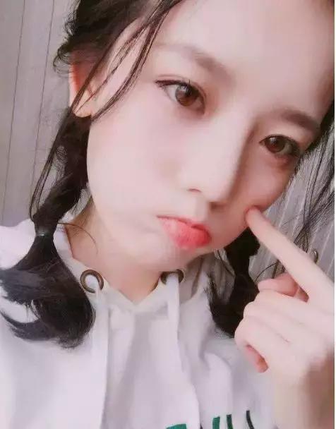 女生发型披头的,女孩子不要再披头散发了