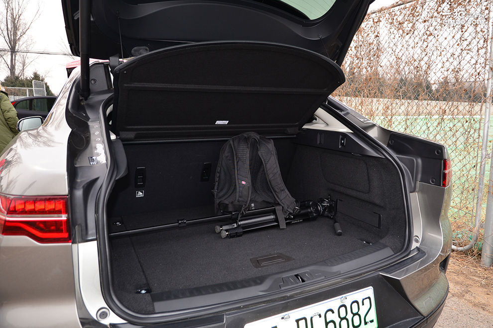 纯电动suv捷豹i-pace详解,捷豹e-pace2024款青春运动版试驾