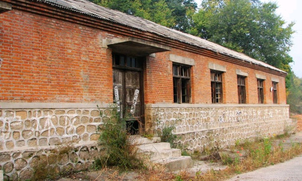 辽西大山深处的一座废弃的军工厂,辽宁省辉煌的军工城