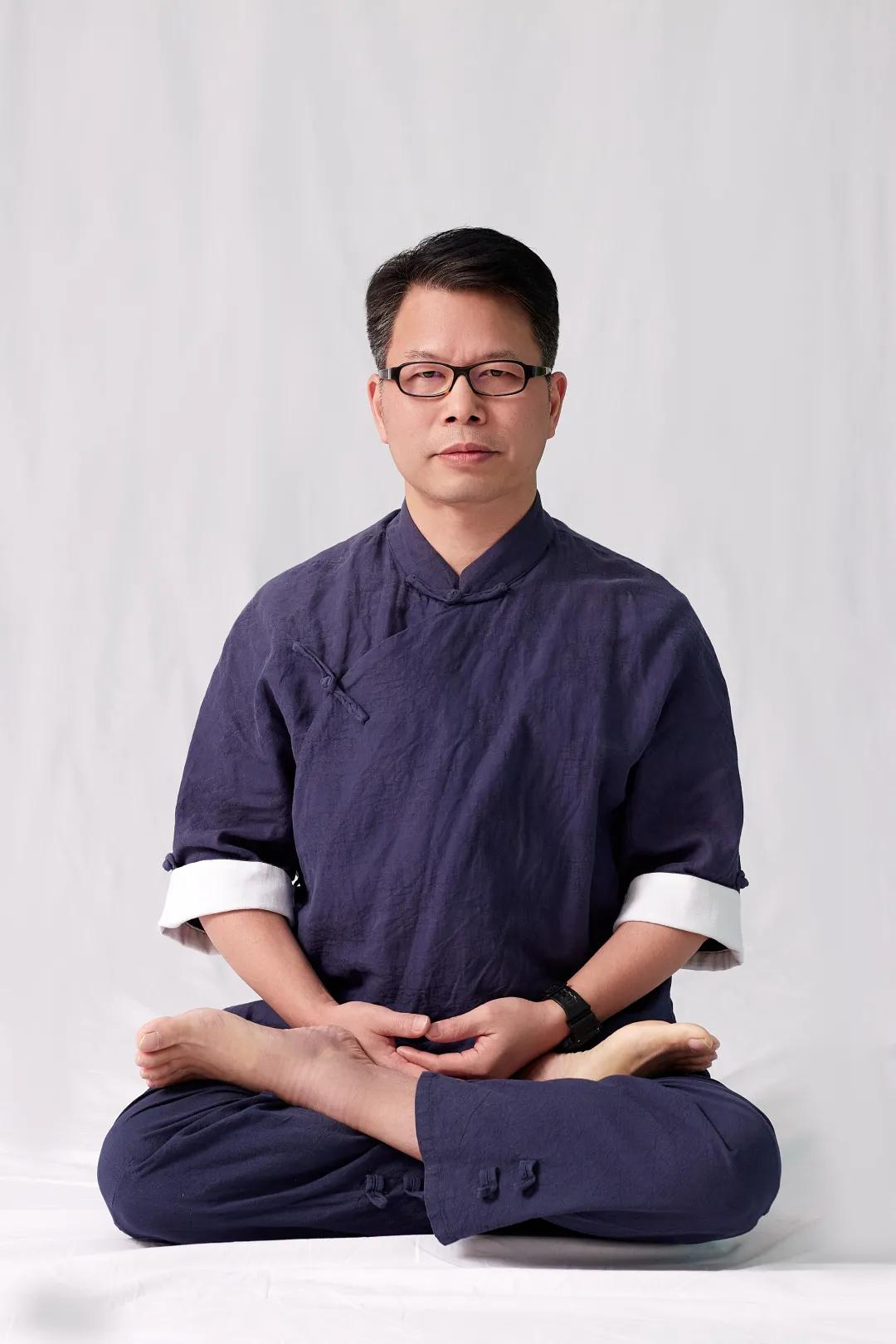 瑜伽体式之母是哪个动作,瑜伽体式之母肩倒立练习