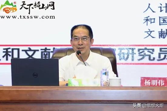 “毛*东泽**思想大讲堂”红色主题教育活动举行开班仪式及首讲：弘扬红色文化庆祝建*党**百年