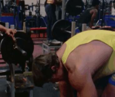 单划船练背的动作,划船式练背的正确锻炼方法