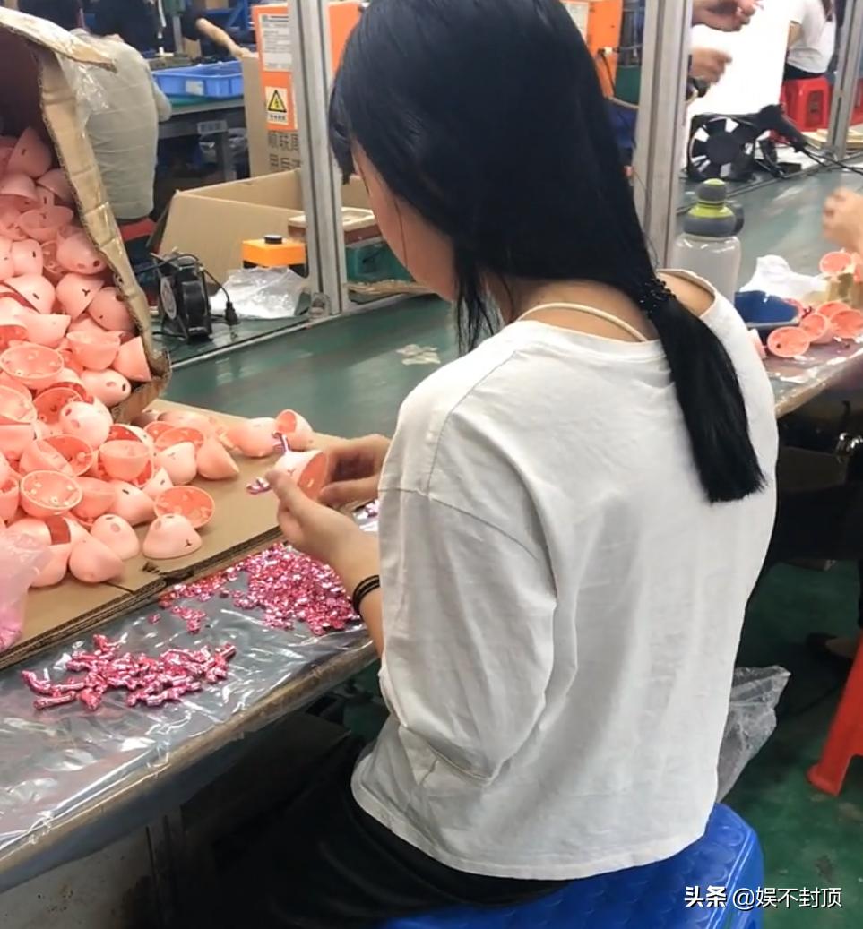 为什么五金厂工资比电子厂高,电子厂全是年轻人